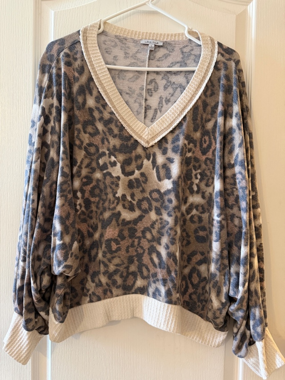Leopard Print V-Neck Pullover Sweater in Taupe & Cream